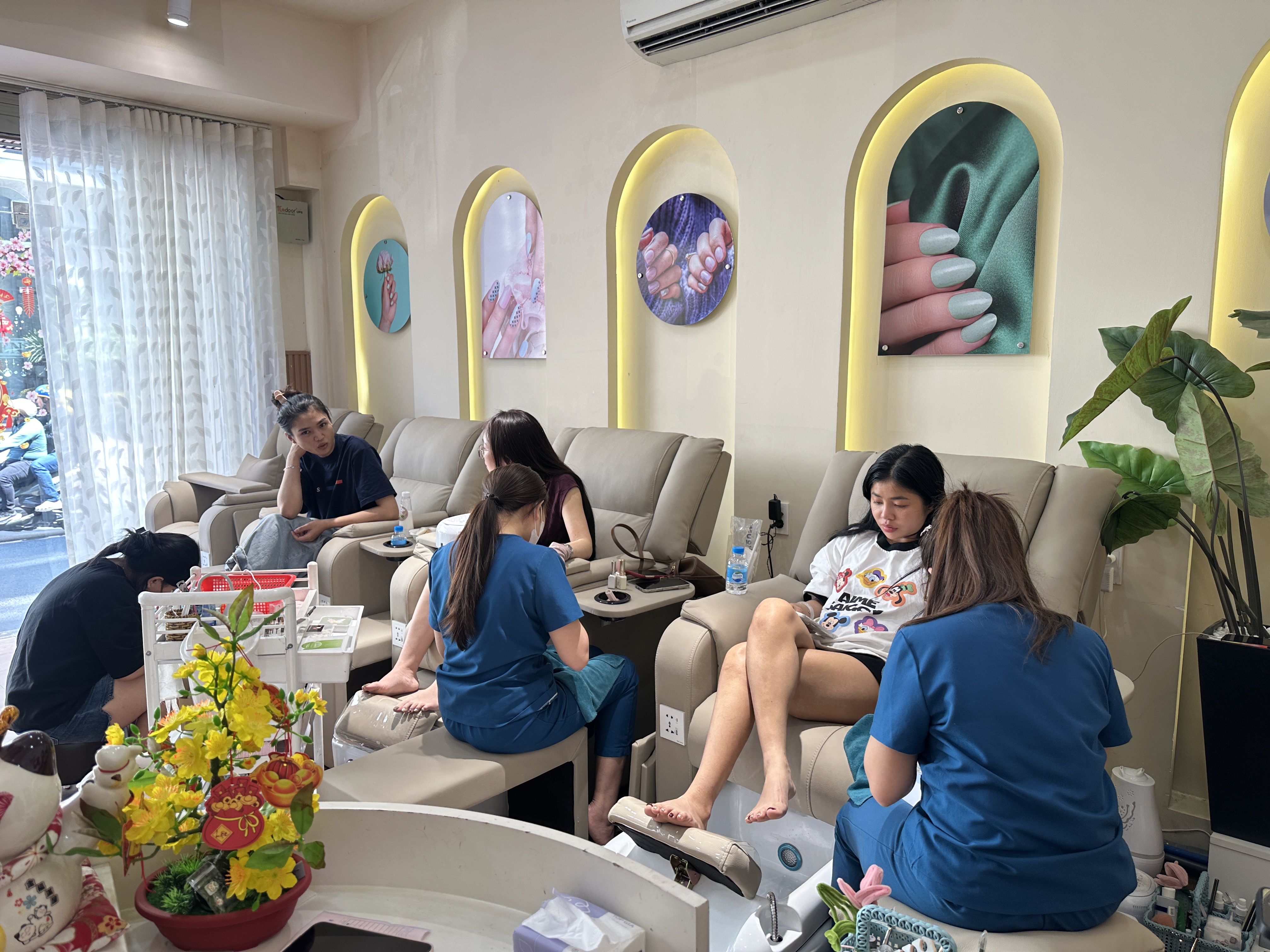 Nail Room Xóm Làm Đẹp