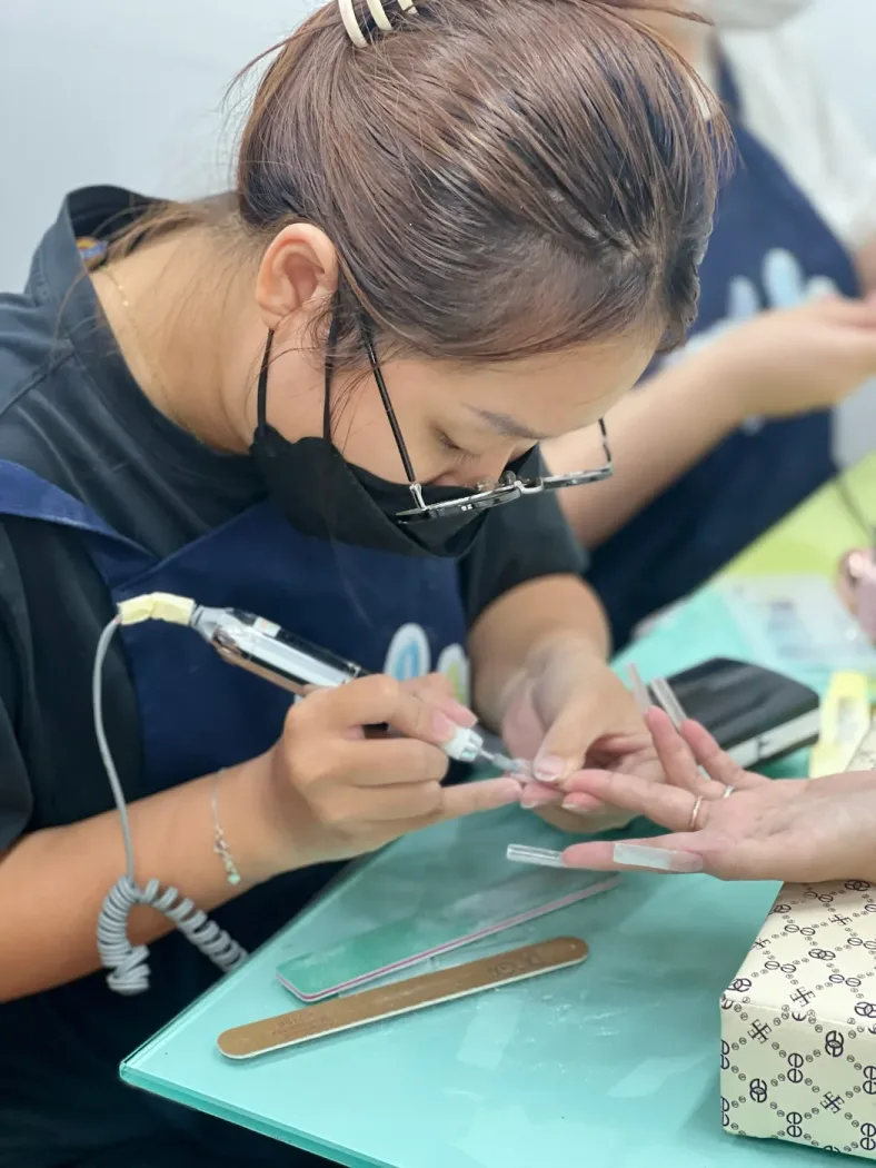 Khóa học Nails Quốc Tế