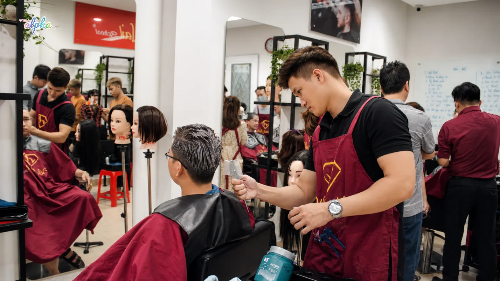 Lớp học đào tạo làm tóc chuyên nghiệp tại World Nail Alpha