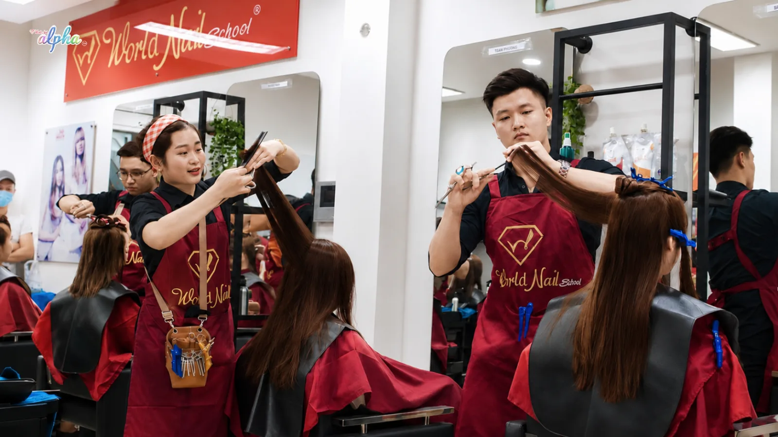 Lớp học đào tạo khóa học làm tóc tại Hệ thống World Nail