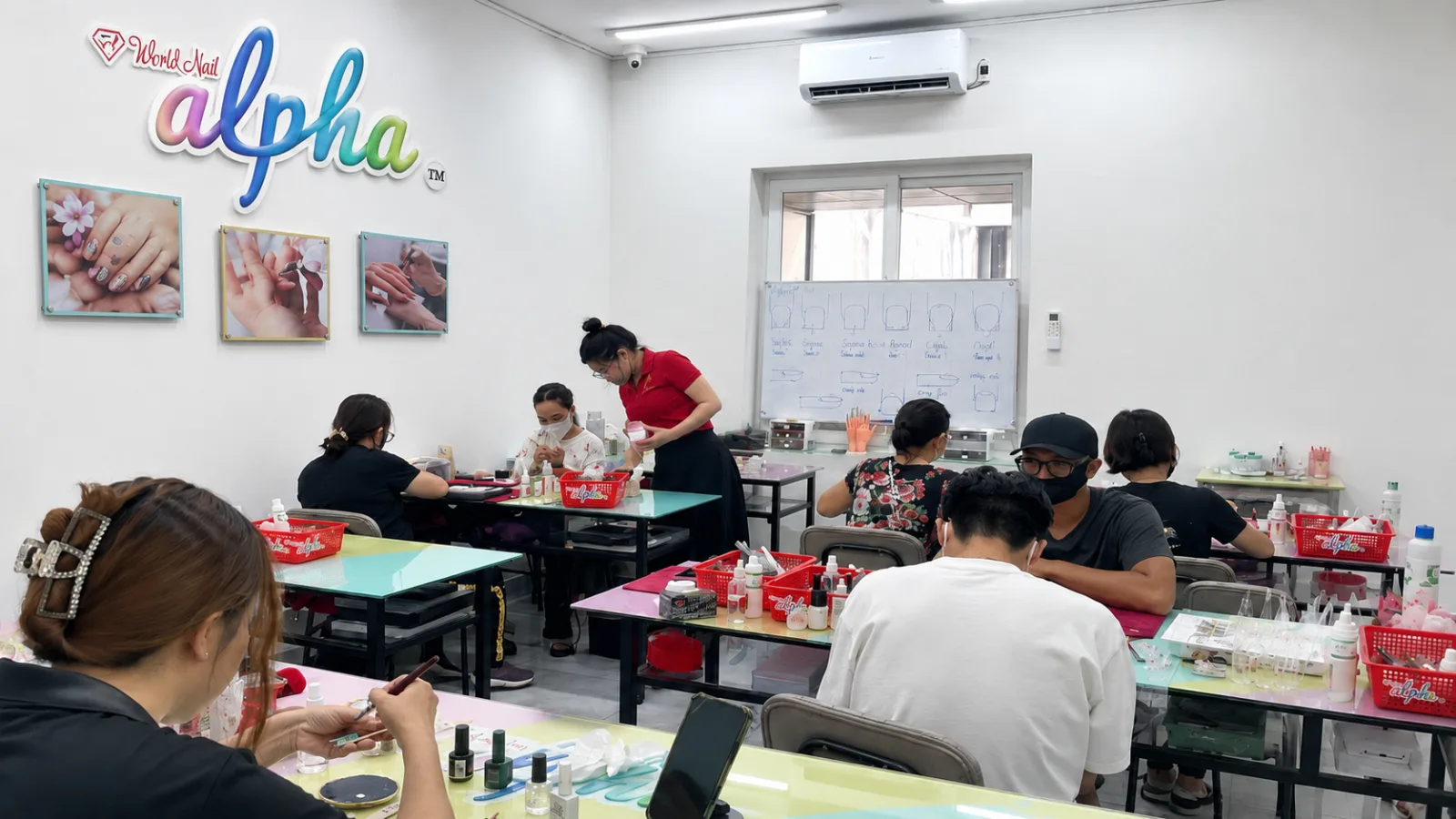 Lớp học nail tại World Nail Alpha