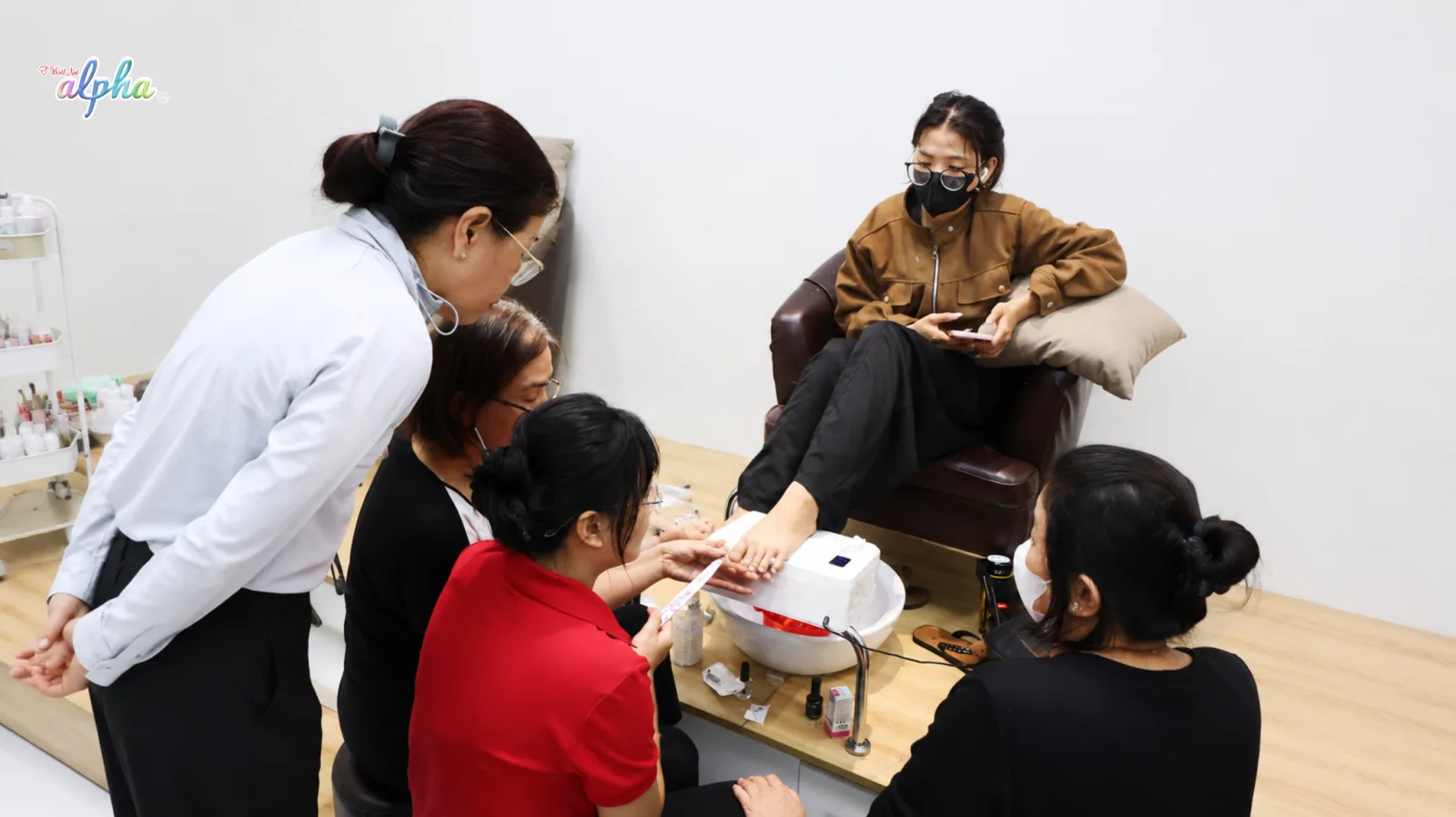 Lớp học khóa nail trọn gói tại World Nail Alpha