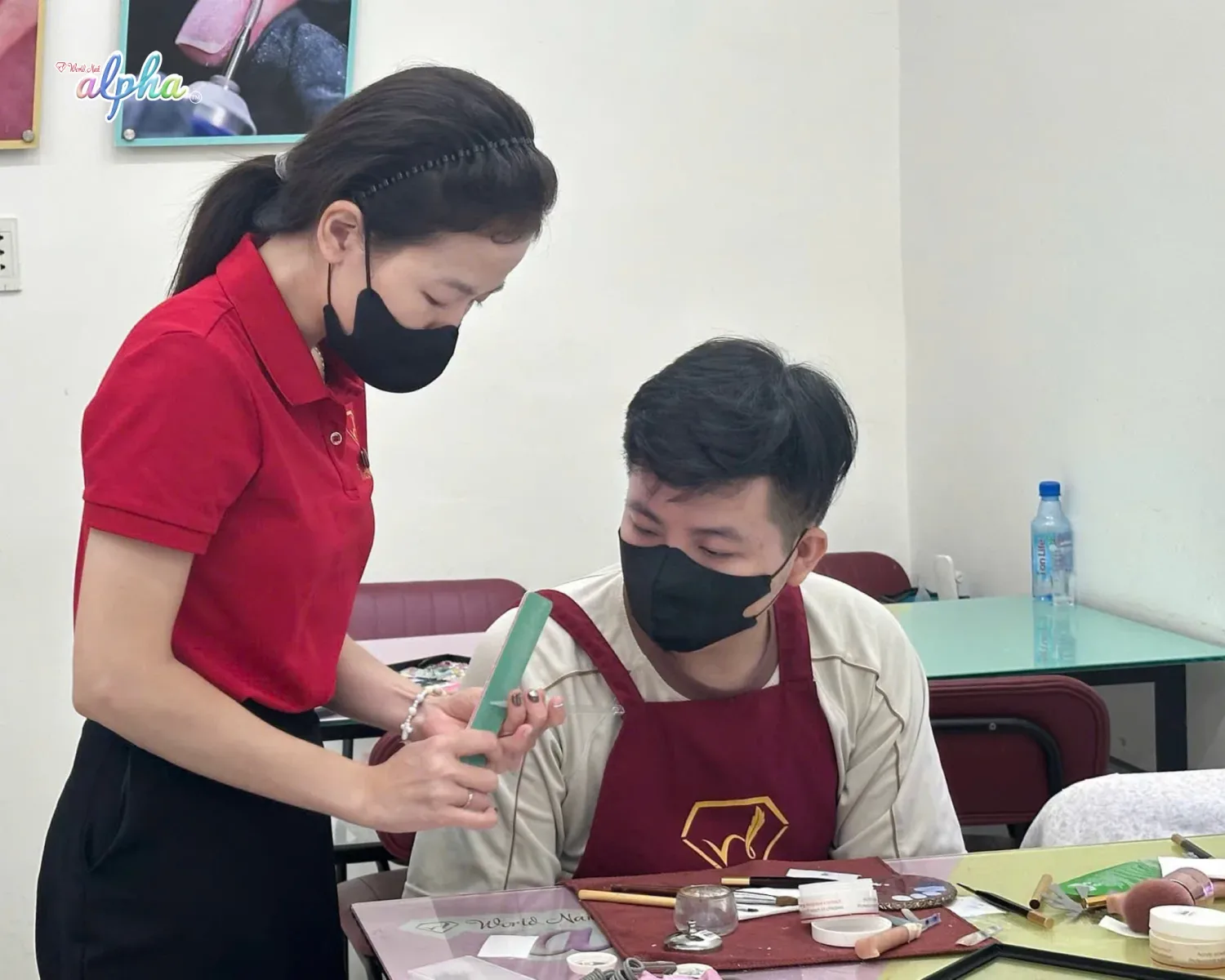 Giáo viên hướng dẫn 1:1 tại World Nail Alpha