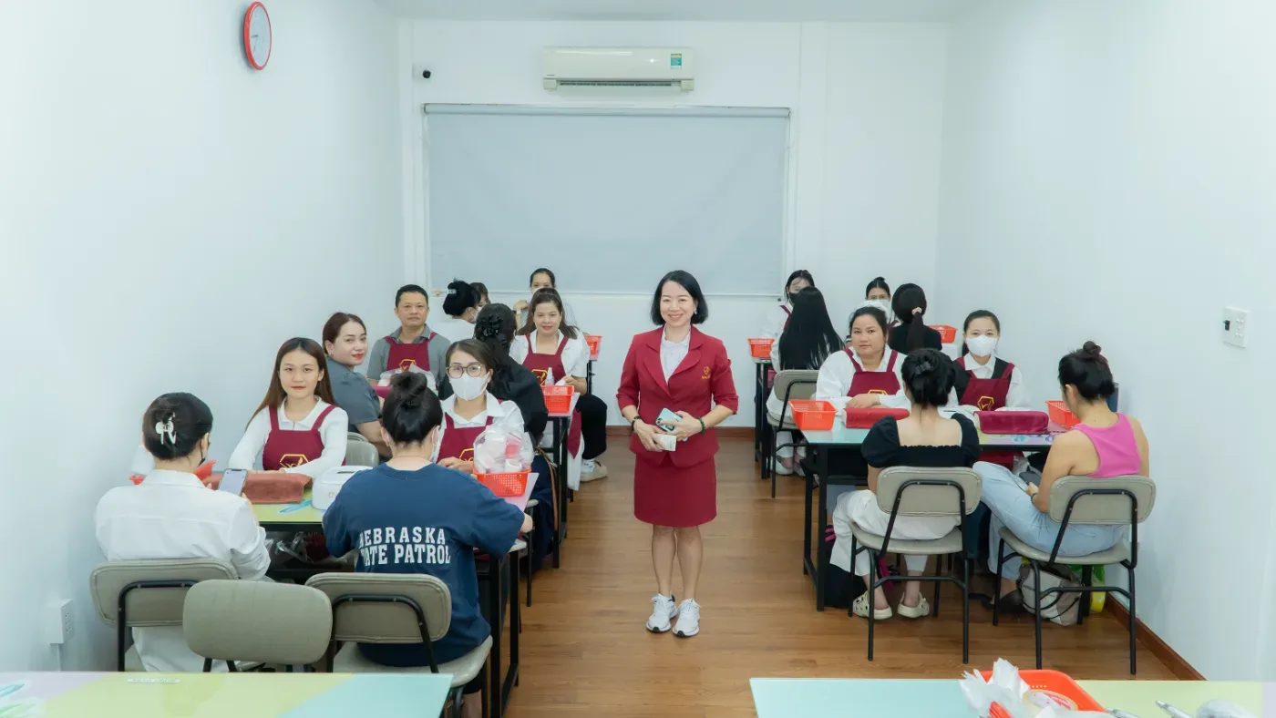 Kinh Nghiệm Học Nghề Làm Nail Cho Người Mới Bắt Đầu Từ A–Z