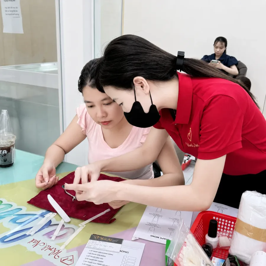 Khóa Học Nail Cho Người Mới Uy Tín – Học Nhanh Có Chứng Chỉ