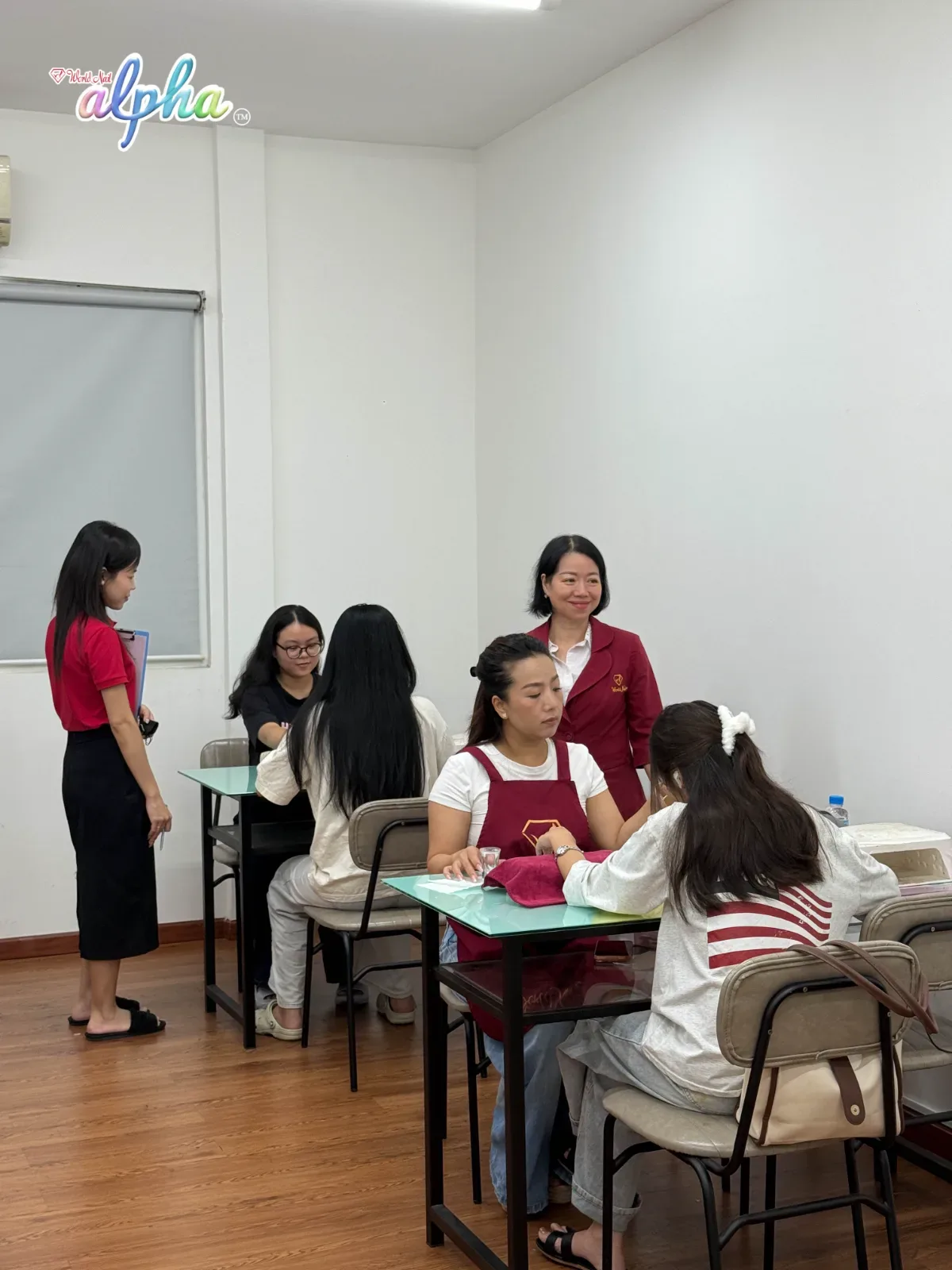 HỌC VIÊN KHÓA NAIL QUỐC TẾ 4